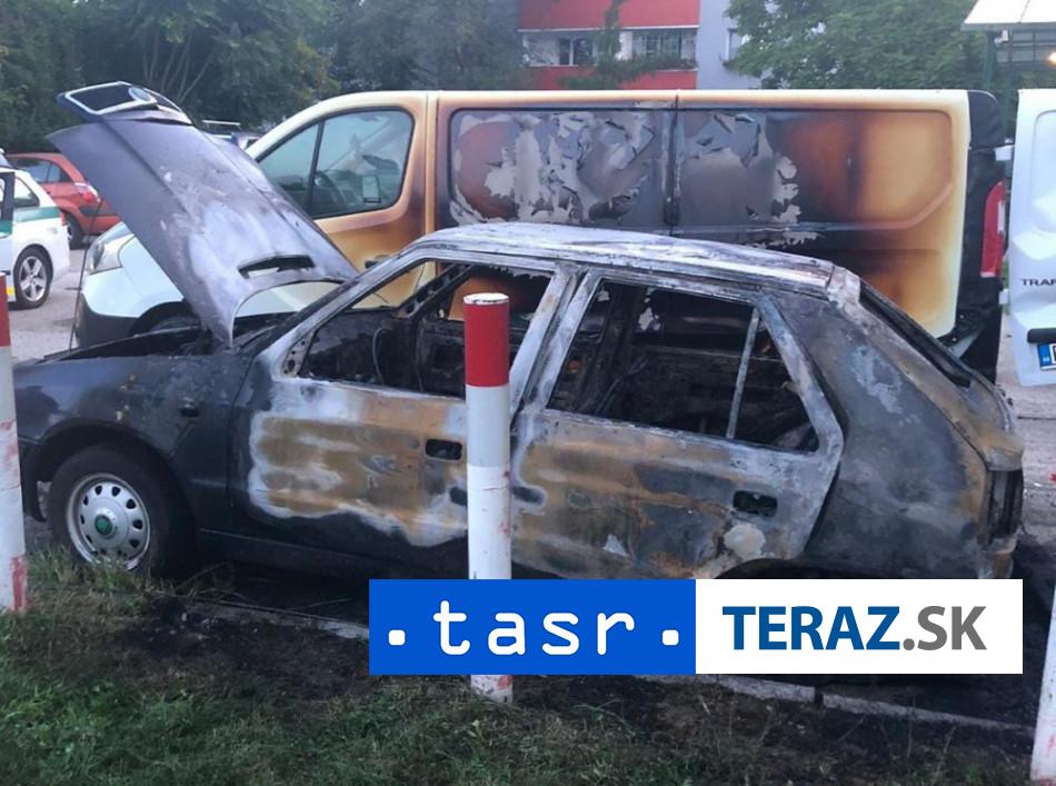 Horiace auto na parkovisku v Bratislave Cudzie zavinenie