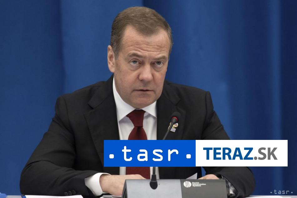 Medvedev Zapad vedie vojnu proti Rusku Moskva by mala reagovat