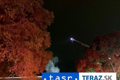 NARAZIL DO POSTY Budova sa zacala horiet