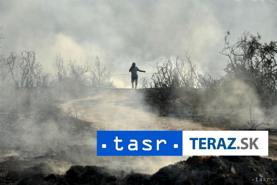 Poziar v oblubenej destinacii Dva ludia uhoreli v aute