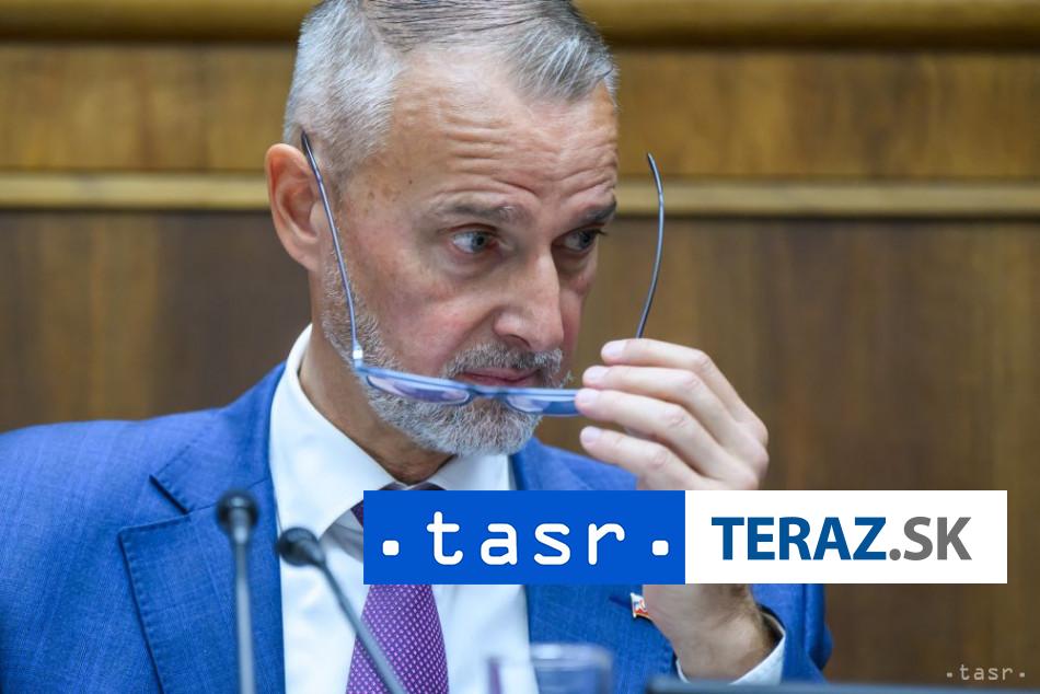 Rasi chce v urade navstivit aj Ukrajinu