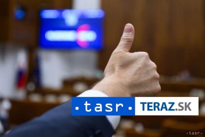 Rumunska vlada prezila hlasovanie o nedovere