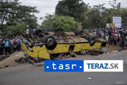 CESTOVALI Z POHREBU Nehoda autobusu si vyziadala 21 obeti