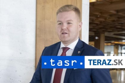 Hlas navrhuje vyuzitie predneho brzdoveho svetla na autach