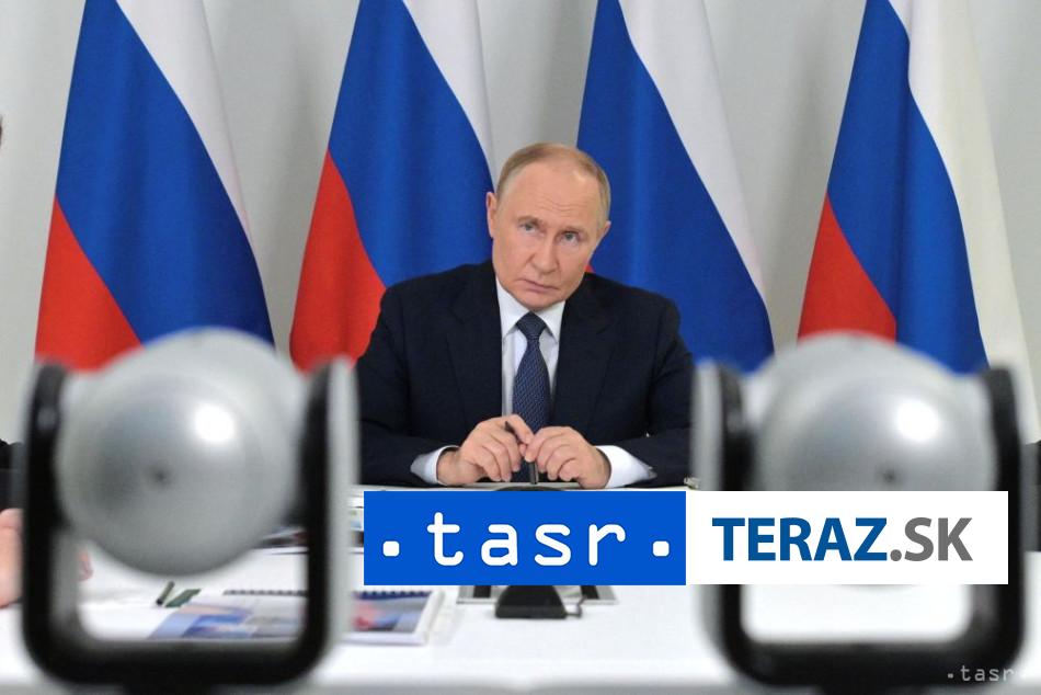 Trump privita Putina pri jeho lietadle po prilete na Aljasku