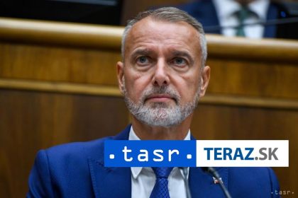 Hospodarsky vybor schvalil navrh na zmrazenie platov