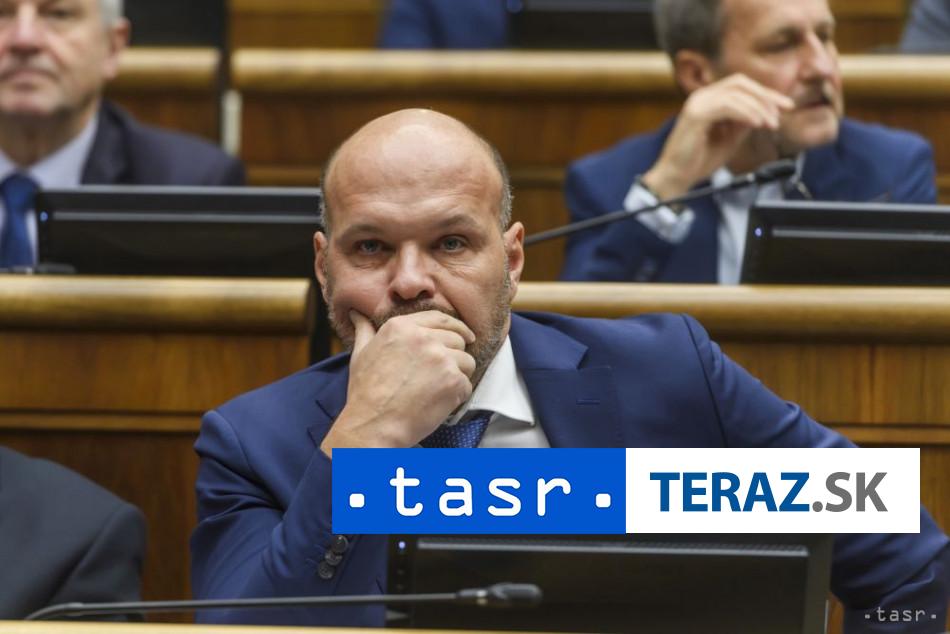 NRSR 15 september nahradi 6 januar ako den bez volna