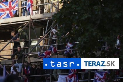 Na krajne pravicovy protest v Londyne prislo viac nez 100000 osob