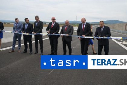 Usek cesty R2 pri Kosiciach slavnostne otvorili
