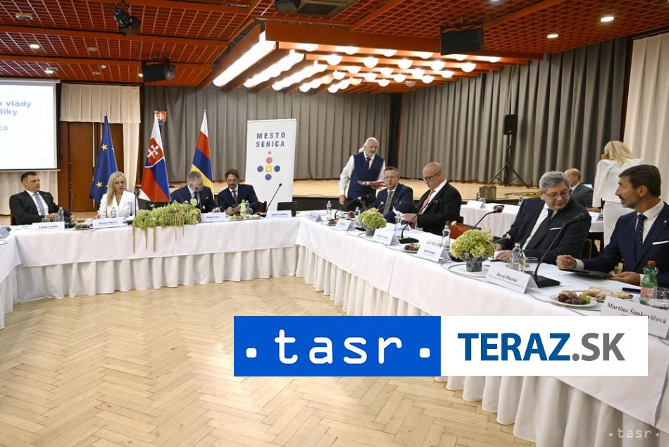 Vlada sa na vyjazdovom rokovani v Nitre venovat envirozakonom