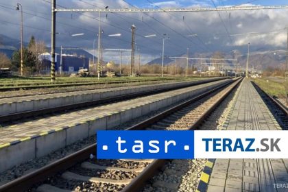 Vykolajenie vlaku Vozen skoncil v priekope hlasia zranenie