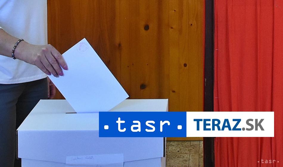 Cesi si popoludni zacnu vyberat novych poslancov