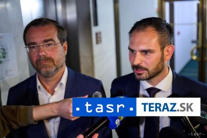 Hnutie Slovensko chce urychlene rozhodnutie od Krajciho a Kratkeho