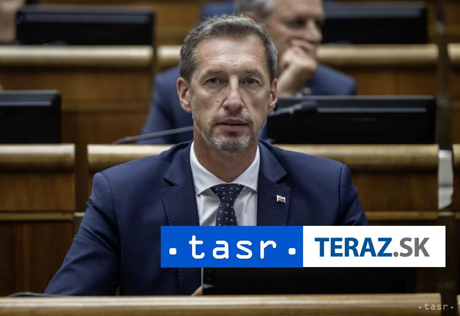 KDH ziada prezidenta aby vratil balik do parlamentu