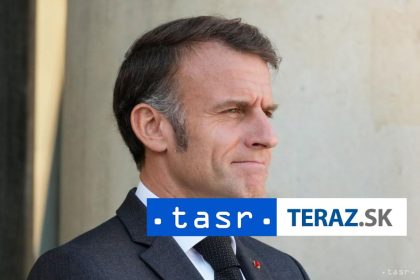 Macron Ukrajinci by mali byt pri rokovaniach Trumpa a Putina