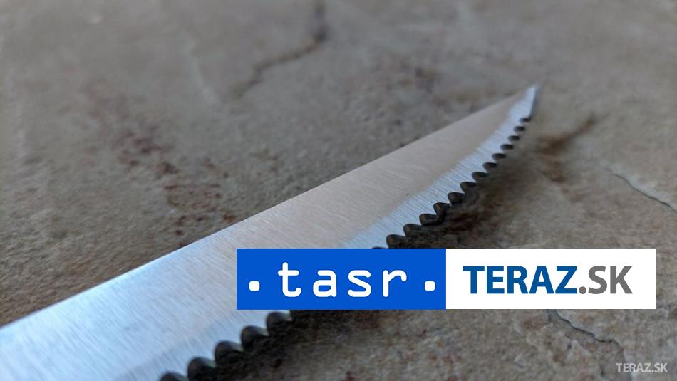 Muz s nozom zranil policajta pri Trumpovej navsteve