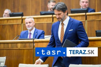 Plenum zacalo rokovanie o vojenskom zastupeni EU a NATO