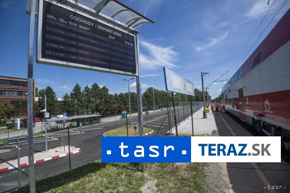 Pred mestsky urad v Liptovskom Hradku umiestnili elektronicku tabulu