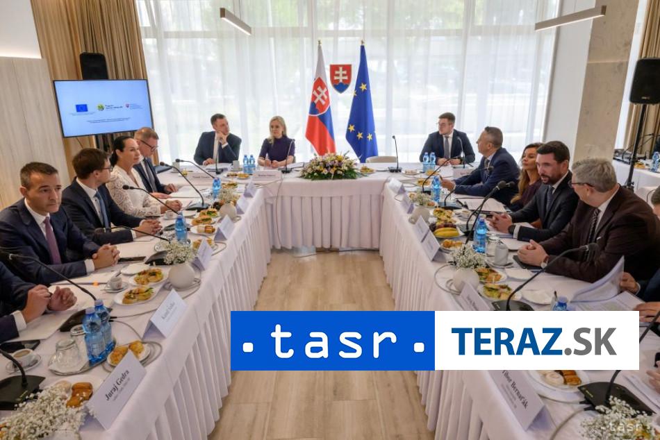 Vlada bude rokovat o rozpoctoch samosprav