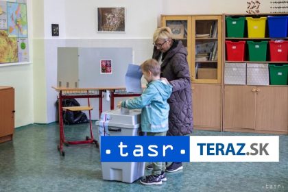 Volebne miestnosti v CR sa zatvorili zacina scitanie hlasov