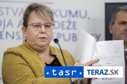 Hlavnou skolskou inspektorkou ostava A Stofkova Dianovska