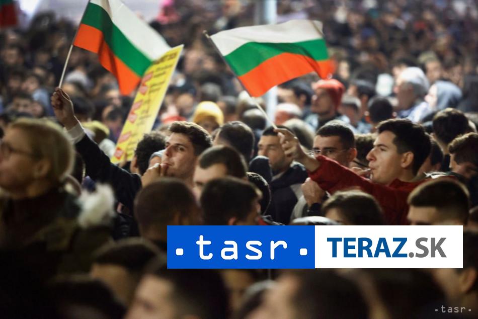 Ludia v Bulharsku protestovali pred budovou parlamentu proti rozpoctu