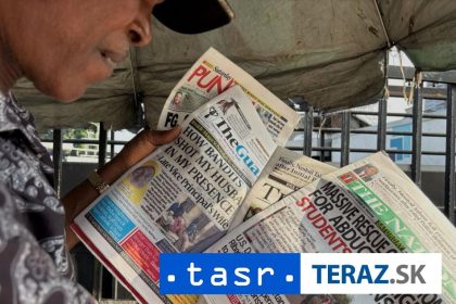 Nigeria Patdesiat z 300 unesenych ziakov uslo