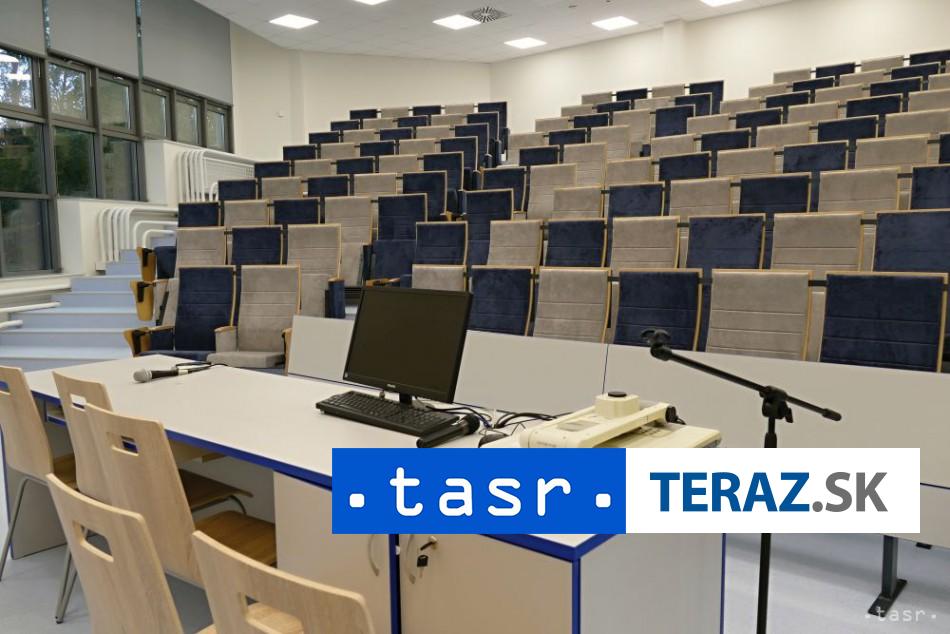 Platforma FutureTalks vyzyva skoly na volno 17 novembra