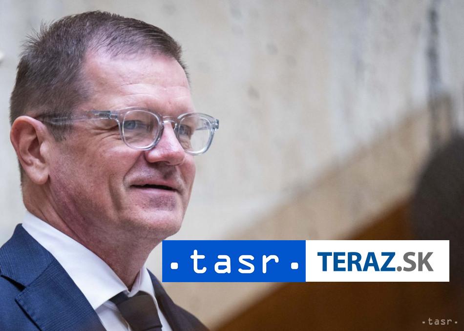 Prezident prijal demisiu P Kmeca