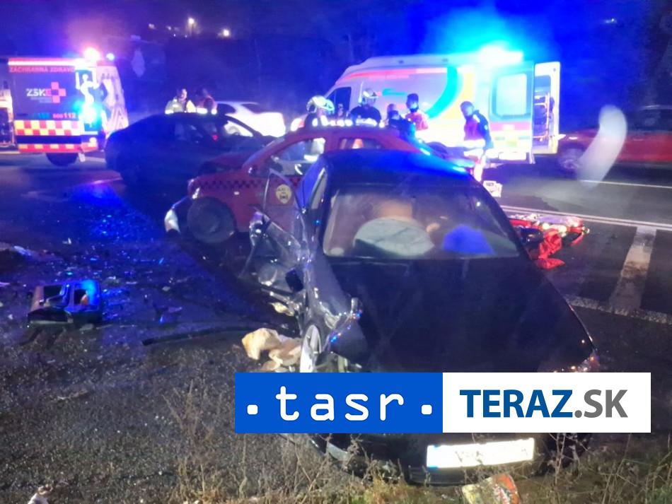 Vazna nehoda v Kosiciach Zrazili sa tri auta zranilo sa viacero ludi
