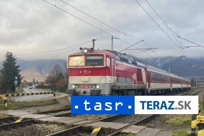 Vlakovu dopravu komplikovali aj v nedelu stromy a pocasie