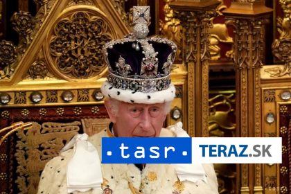 Aktivisti hodili kolac do vitriny s klenotmi