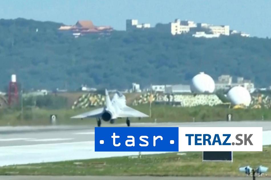 Cina pokracuje v maneveroch pri Taiwane ostra palba