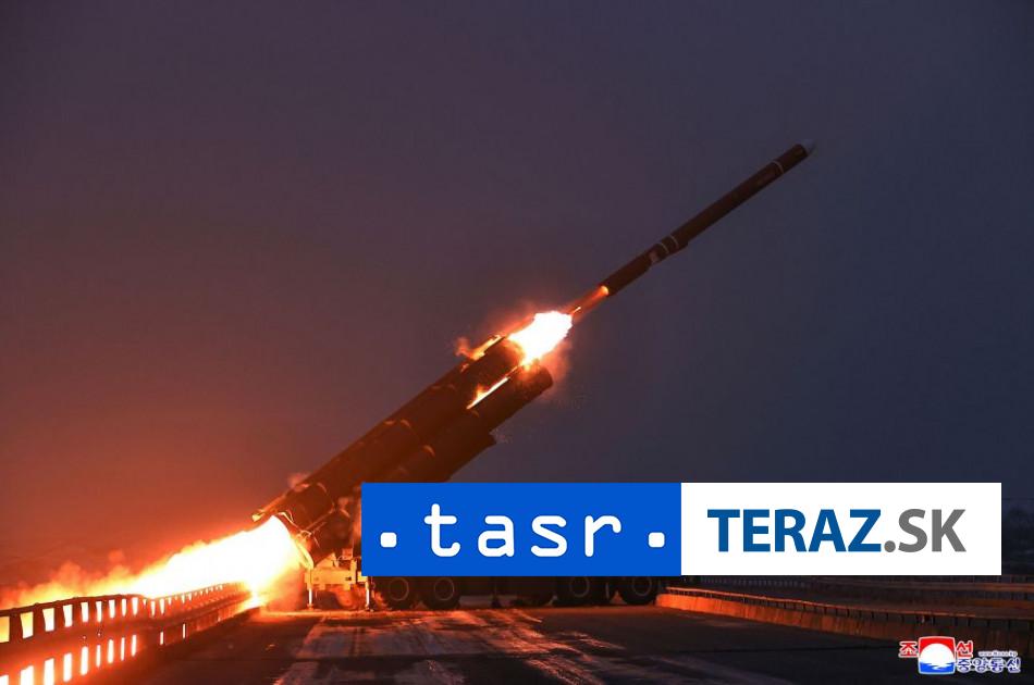 Kim Cong un sledoval skusku dvoch strategickych rakiet