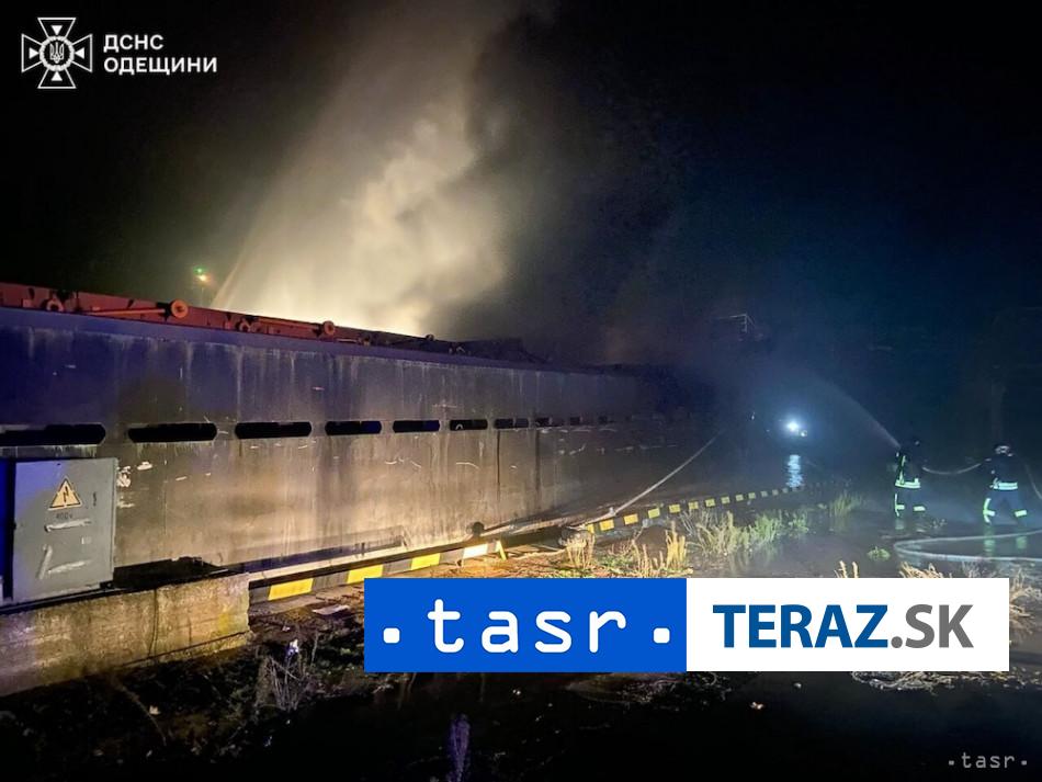 Kuleba Rusky utok poskodil lod pod slovenskou vlajkou