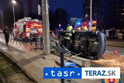 Nehoda v Bratislave Auto narazilo do oplotenia zastavky