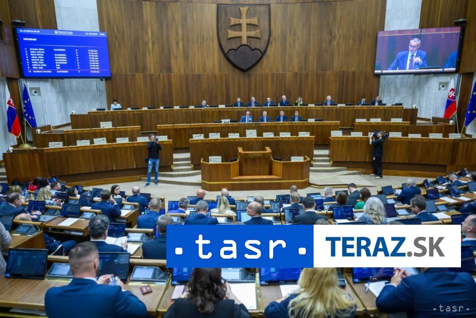 Poslanci prelomili veto a schvalili zakon o zmene UOO na novy urad