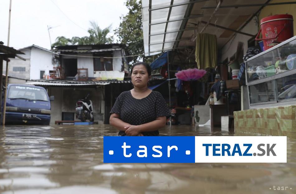 Povodne a zosuvy pody v Azii si vyziadali 600 obeti