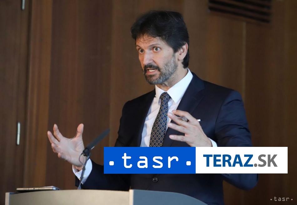 R Kalina navstivil vojakov v Mierove podakoval im za sluzbu