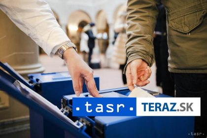 Svajciari v referende odmietli povinnu obciansku sluzbu a novu dan