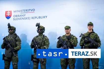 VIDEO Rezort obrany predstavil nove uniformy a vyzbroj vojakov