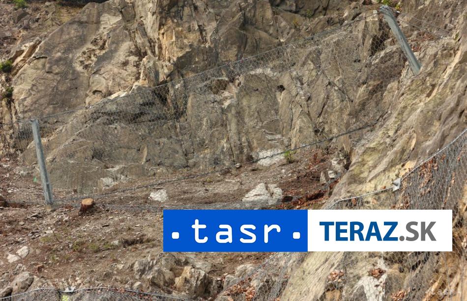 Vodici pozor Na Sturci padaju skaly na cestu