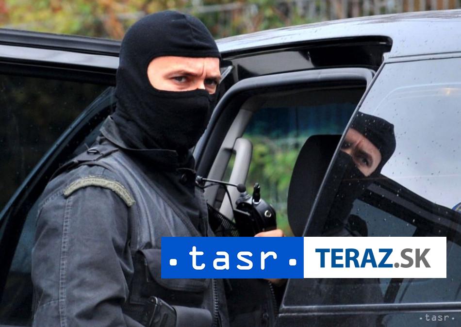 Dlhe roky zil v pivnici bez okien a toalety objavili 80 roczneho muza