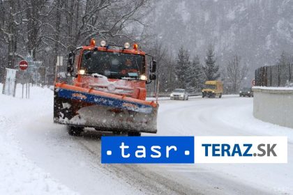 HUSTE SNEZENIE Pre kamiony uzavreli Donovaly