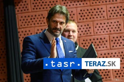 Kalinak nevidi ustavny problem pri zmenach vypovedi kajucnikov