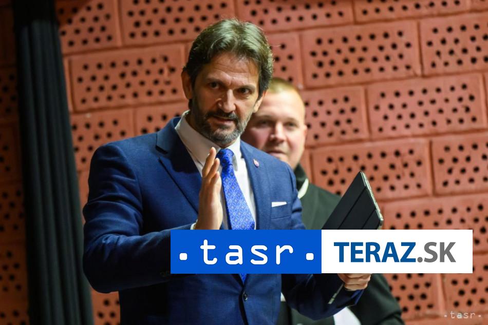 Kalinak nevidi ustavny problem pri zmenach vypovedi kajucnikov