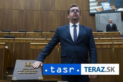 M Smimlnak sa vzda svojho poslaneckeho mandatu