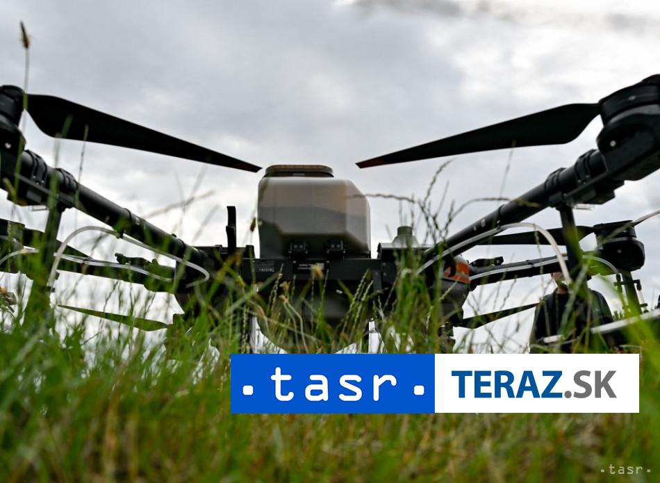 DRONY V BLIZKOSTI LETISKA NARUSILI VIAC AKO 50 LETOV