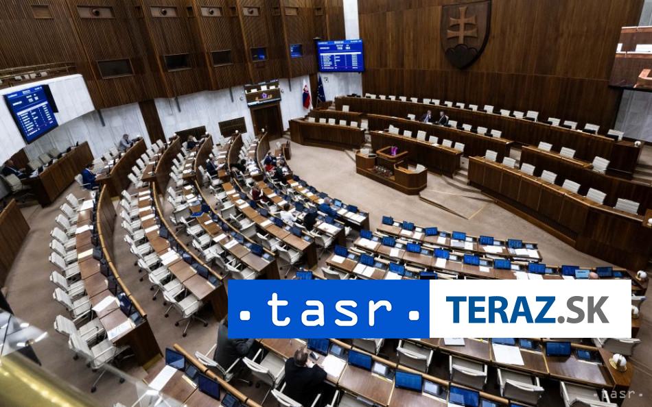 Poslanci ukoncili rokovanie diskusiou o novele zakona o bankach