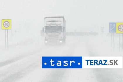SILNE SNEZENIE V MADARSKU Doprava v kolapse havarovalo 16 autobusov